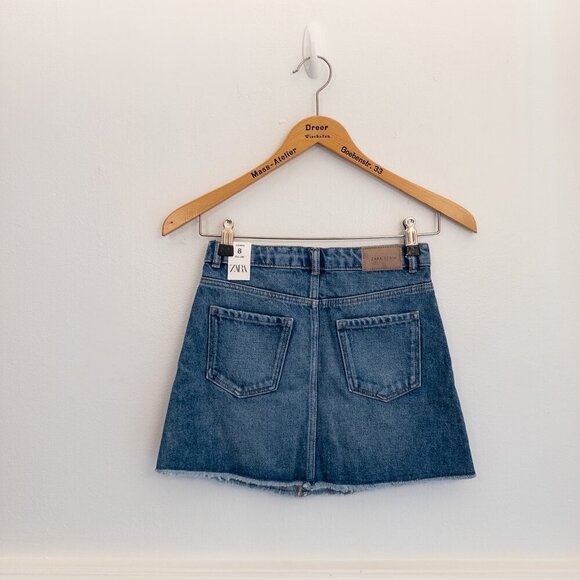 Zara Girls Distressed Denim Mini Skirt Size 8 Raw Hem Blue Jean Skirt - Picture 2 of 3